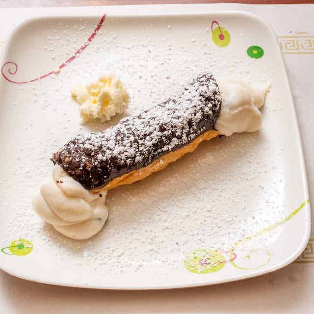 Cannoli.